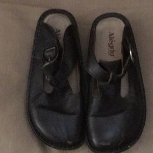 Alegria clogs